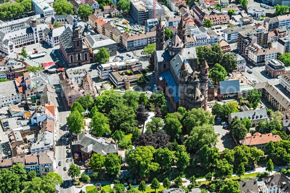 Aerial photograph Worms - Church building of the cathedral of Dom St. Peter on Domplatz in Worms in the state Rhineland-Palatinate, Germany