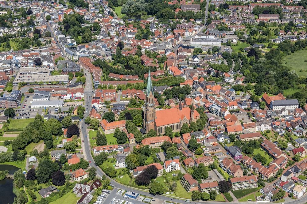 Aerial image Schleswig - Church building of the cathedral of Dom zu Schleswig in the district Annettenhoeh in Schleswig in the state Schleswig-Holstein