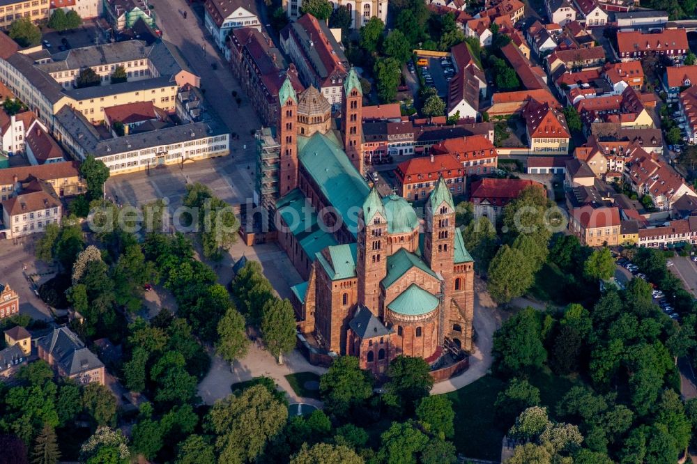 Aerial image Speyer - Church building of the cathedral of of Dome in Speyer in Speyer in the state Rhineland-Palatinate, Germany