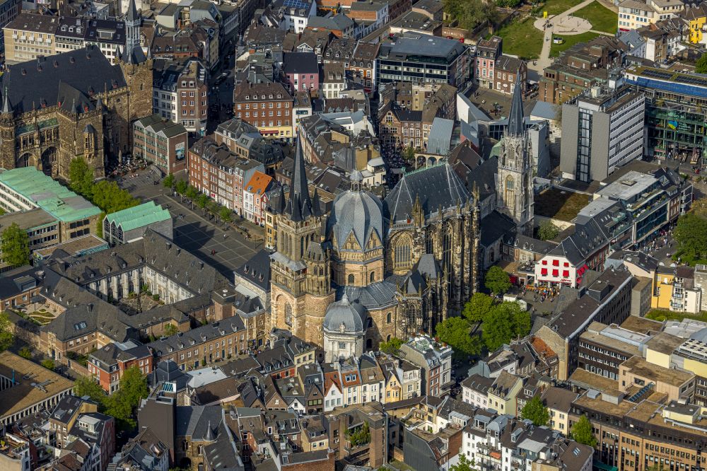 Aachen from above - Church building of the cathedral Aachener Dom in the old town in the district Mitte in Aachen in the state North Rhine-Westphalia, Germany