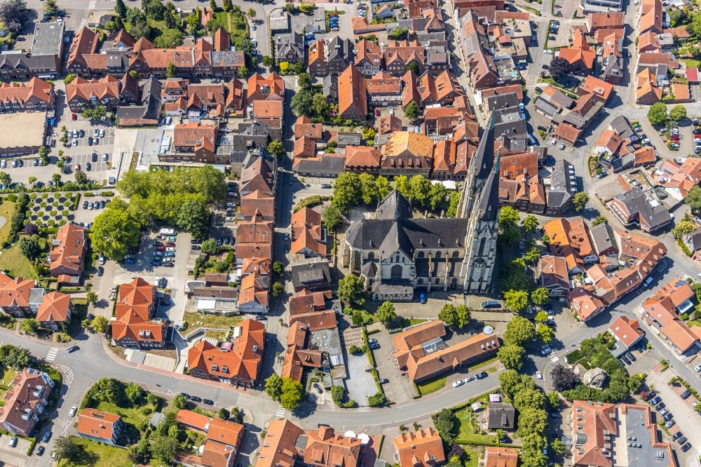 Aerial image Billerbeck - Church building of the cathedral St. Ludgerus on Domgasse in the old town in Billerbeck in the state North Rhine-Westphalia, Germany