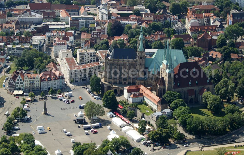 Aerial photograph Erfurt - Church building of the cathedral on plave Domplatz in the old town in the district Altstadt in Erfurt in the state Thuringia, Germany