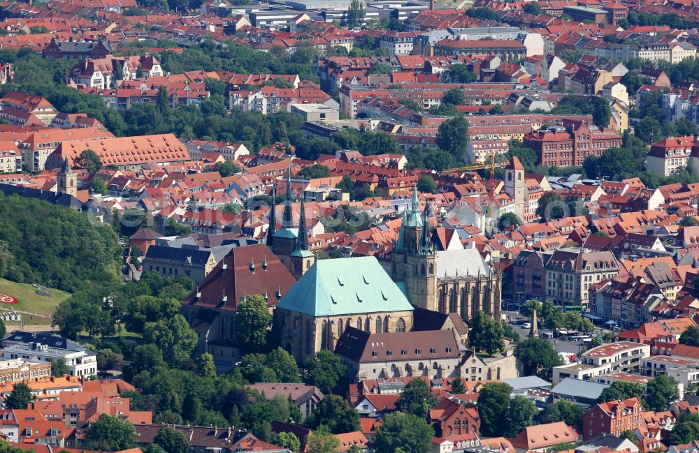 Aerial photograph Erfurt - Church building of the cathedral on plave Domplatz in the old town in the district Altstadt in Erfurt in the state Thuringia, Germany