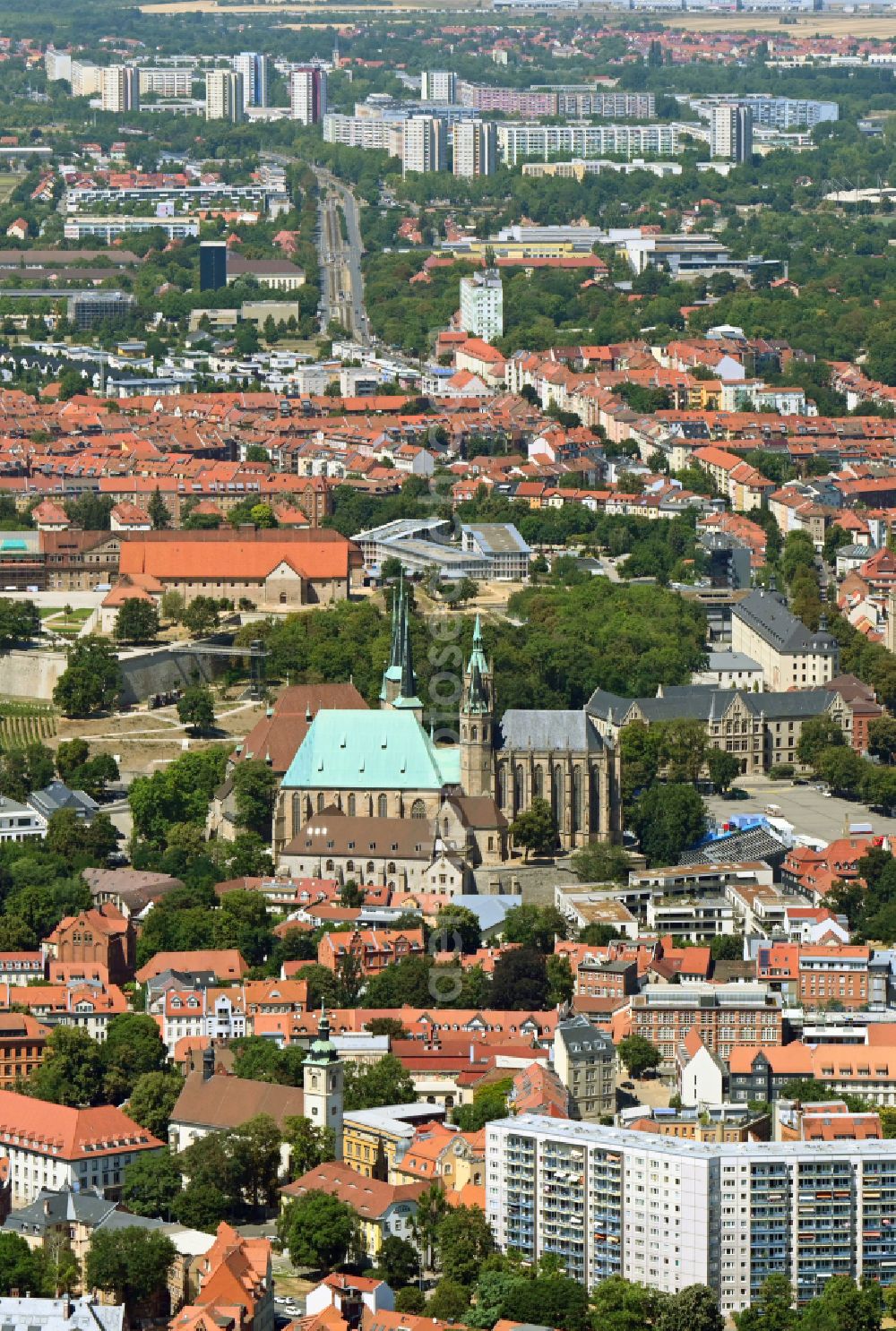 Aerial image Erfurt - Church building of the cathedral on plave Domplatz in the old town in the district Altstadt in Erfurt in the state Thuringia, Germany