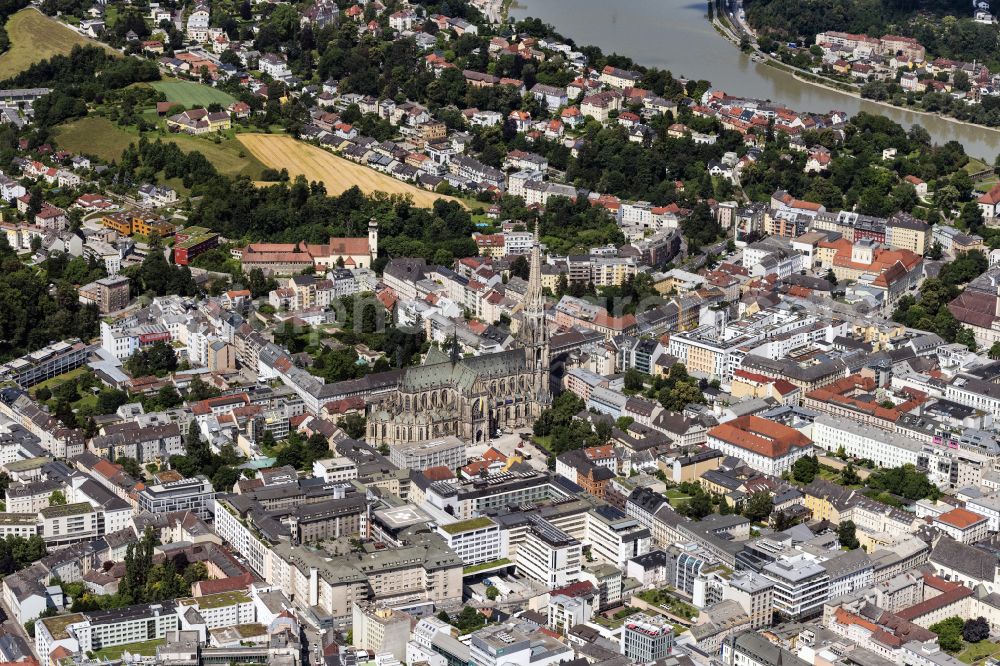 Aerial photograph Linz - Church building of the cathedral Linzer Mariendom in the old town in the district Innenstadt in Linz in Oberoesterreich, Austria