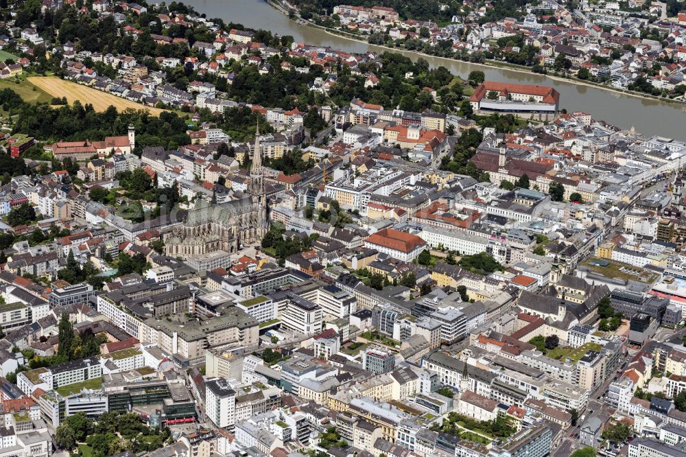 Linz from the bird's eye view: Church building of the cathedral Linzer Mariendom in the old town in the district Innenstadt in Linz in Oberoesterreich, Austria
