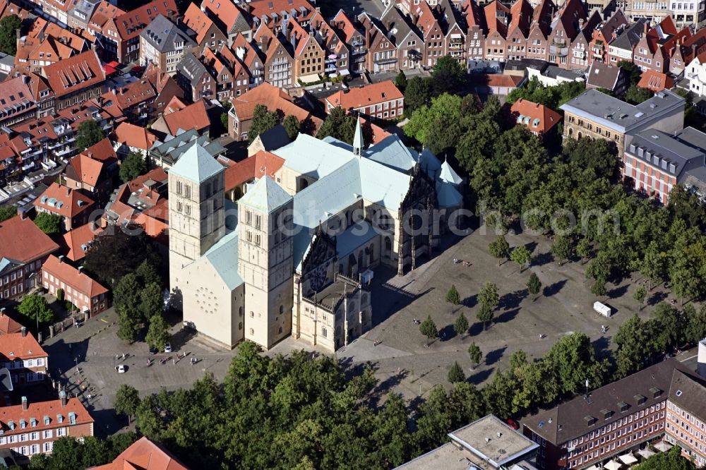 Aerial image Münster - Church building of the cathedral St-Paulus-Dom in the old town in Muenster in the state North Rhine-Westphalia, Germany