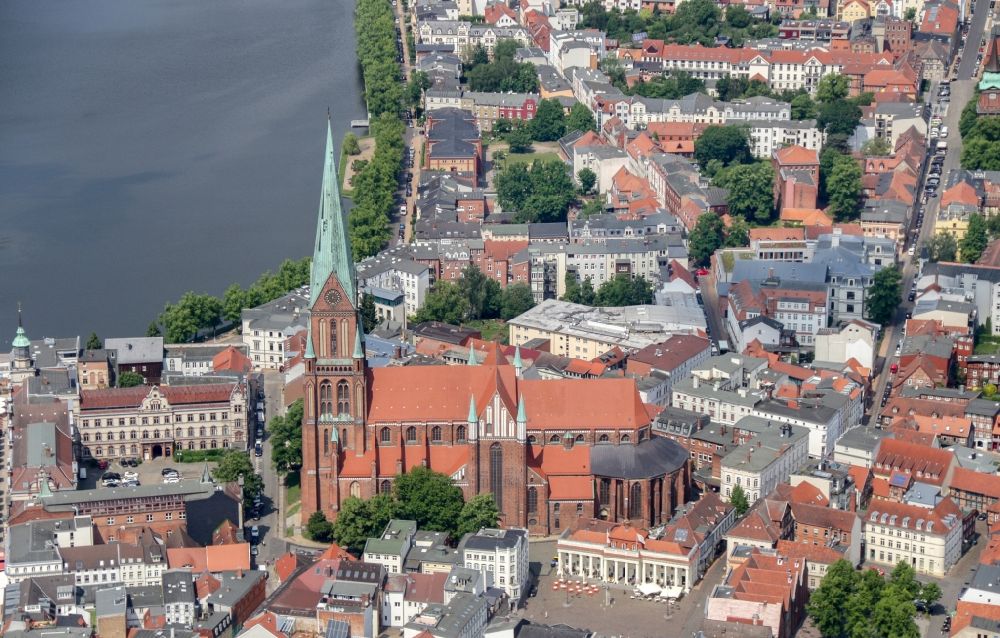 Schwerin from the bird's eye view: Church building of the cathedral in the old town in Schwerin in the state Mecklenburg - Western Pomerania, Germany