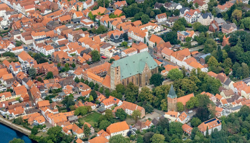 Verden (Aller) from above - Church building of the cathedral in the old town in Verden (Aller) in the state Lower Saxony, Germany