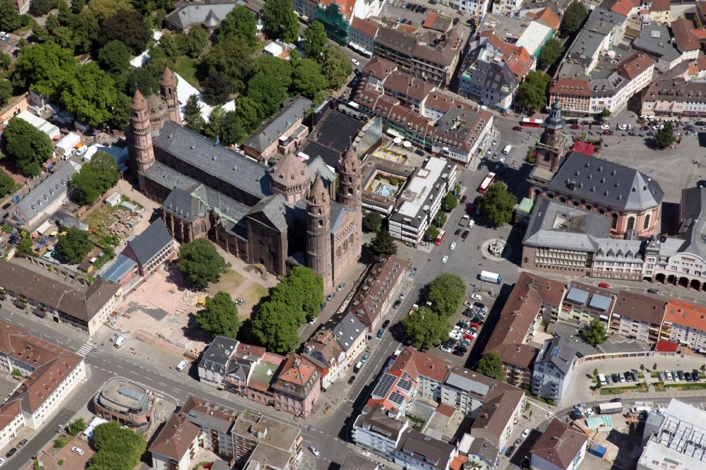Aerial image Worms - Church building in of the St. Peter cathedral in the Old Town-center of downtown in Worms in the state Rhineland-Palatinate, Germany. On the long sides of the cathedral, the construction site for the stage and auditorium for the Nibelungen Festival