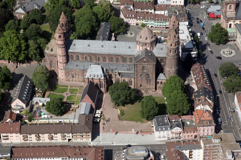 Aerial image Worms - Church building in of the St. Peter cathedral in the Old Town-center of downtown in Worms in the state Rhineland-Palatinate, Germany. The cathedral is the venue for the Nibelungen Festival every year