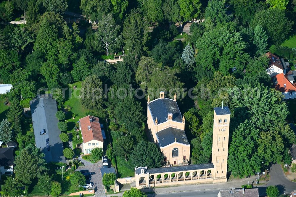 Aerial photograph Potsdam - Church building of Dorfkirche Bornstedt on Ribbeckstrasse in the district Bornstedt in Potsdam in the state Brandenburg, Germany