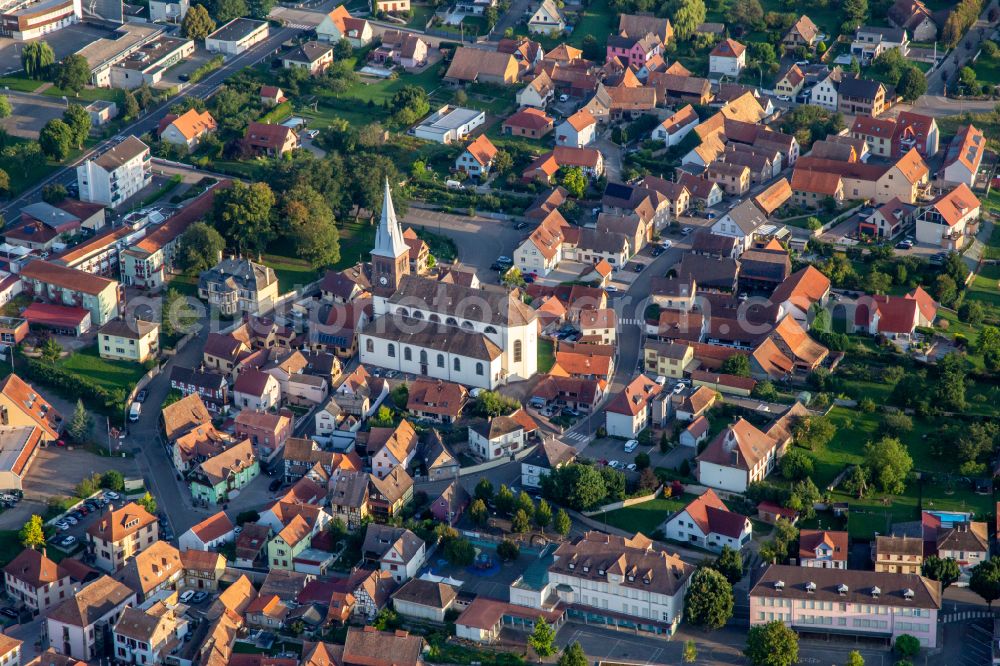 Aerial photograph Hochfelden - Church building of Eglise Catholique in the village of on street Avenue du General de Gaulle in Hochfelden in Grand Est, France