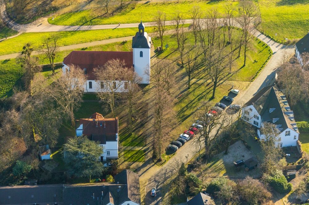 Aerial photograph Duisburg - Church building Evangelische Dorfkirche Friemersheim on Friemersheimer Strasse in the district Friemersheim in Duisburg in the state North Rhine-Westphalia, Germany