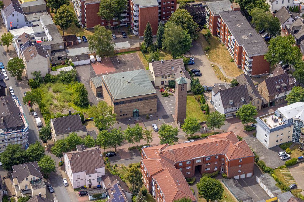 Castrop-Rauxel from above - Church building St. Franziskus on street Frohlinder Strasse in the district Schwerin in Castrop-Rauxel at Ruhrgebiet in the state North Rhine-Westphalia, Germany