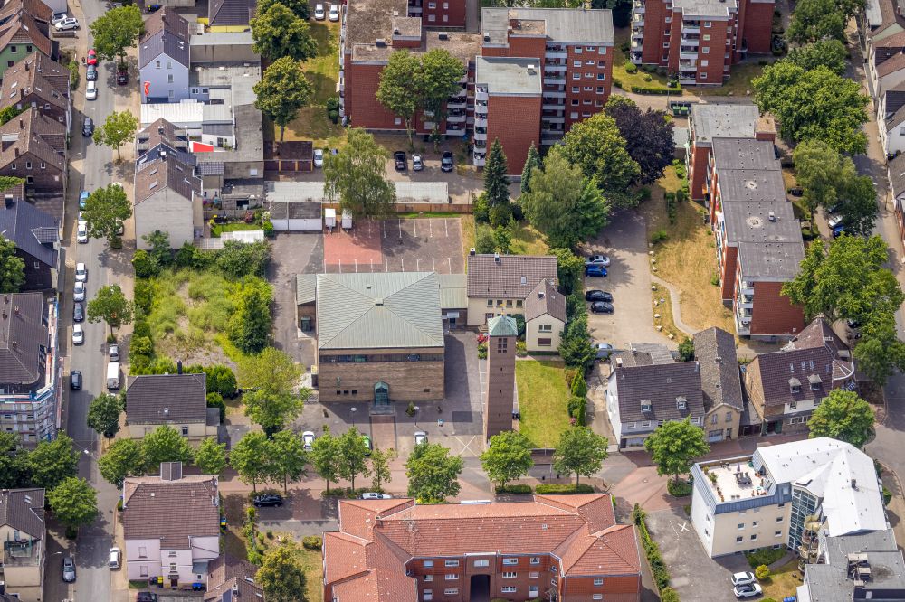 Aerial photograph Castrop-Rauxel - Church building St. Franziskus on street Frohlinder Strasse in the district Schwerin in Castrop-Rauxel at Ruhrgebiet in the state North Rhine-Westphalia, Germany