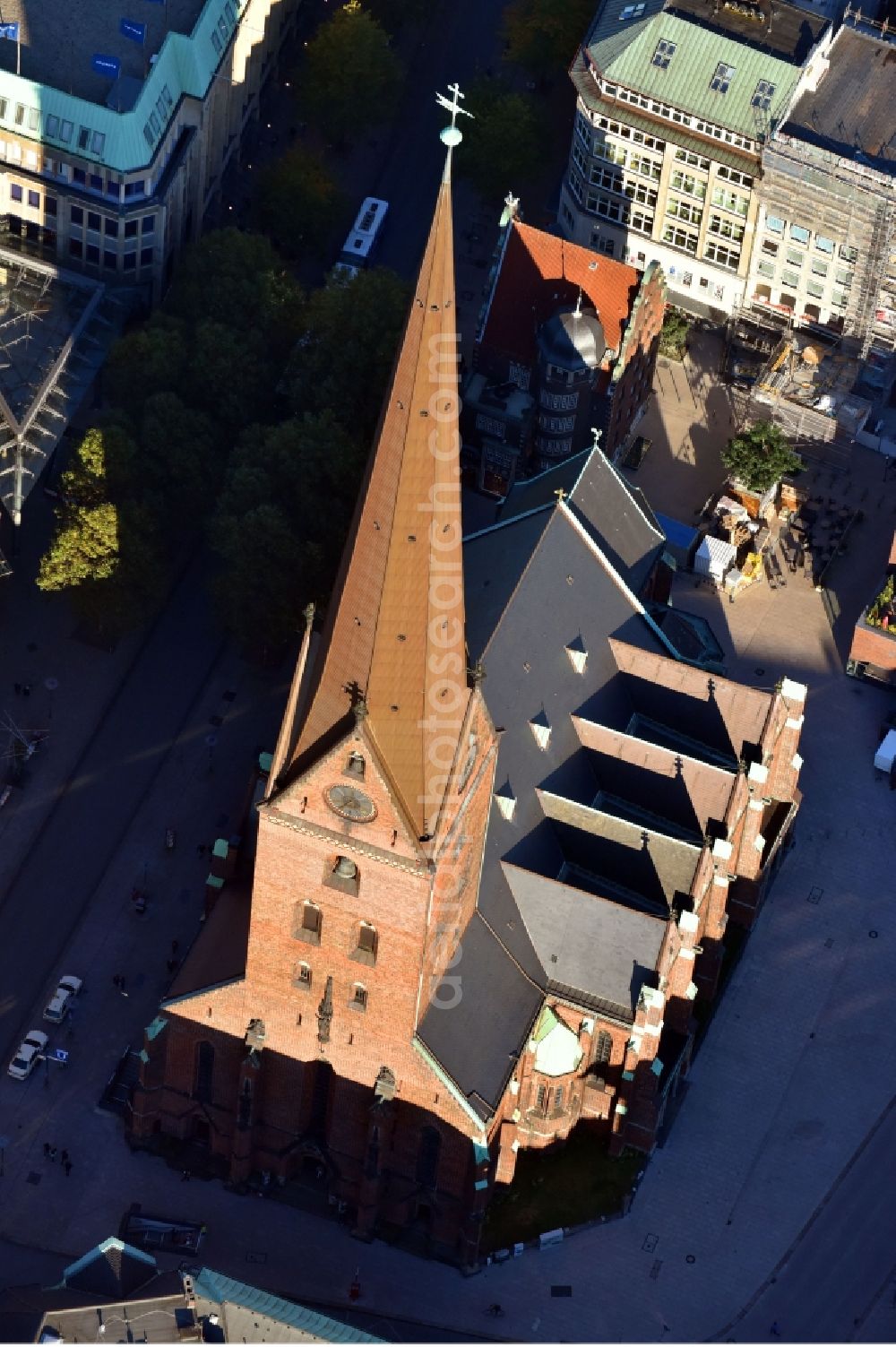 Aerial photograph Hamburg - Church building of the main church Saint Jacobi in the Jakobikirchhof in Hamburg, Germany