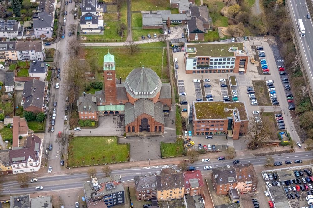 Aerial photograph Gladbeck - Church building Heilig Kreuz-Kirche an der Horster Strasse in Gladbeck at Ruhrgebiet in the state North Rhine-Westphalia