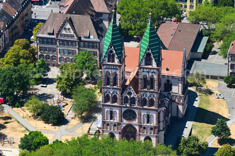 Aerial photograph Freiburg im Breisgau - Church building Herz Jesu on street Amalie-Gramm-Weg in the district Stuehlinger in Freiburg im Breisgau in the state Baden-Wuerttemberg, Germany