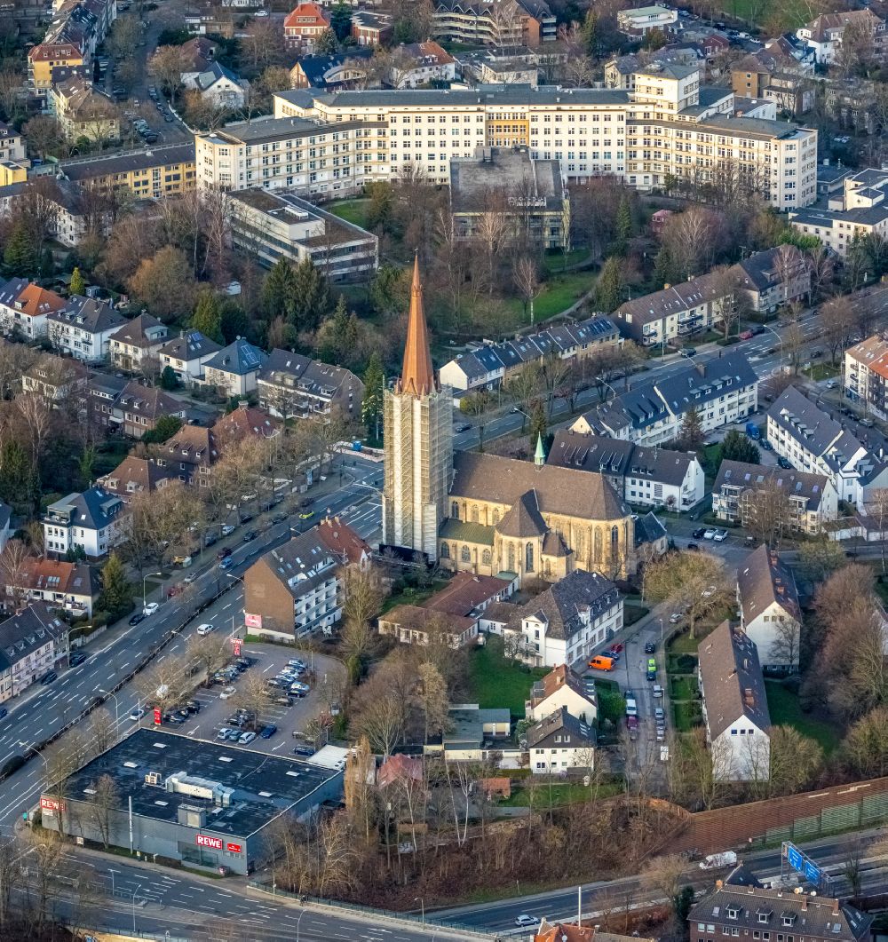 Aerial image Essen - Church building St. Hubertus on Toepferstrasse in Essen in the Ruhr area in the state North Rhine-Westphalia, Germany