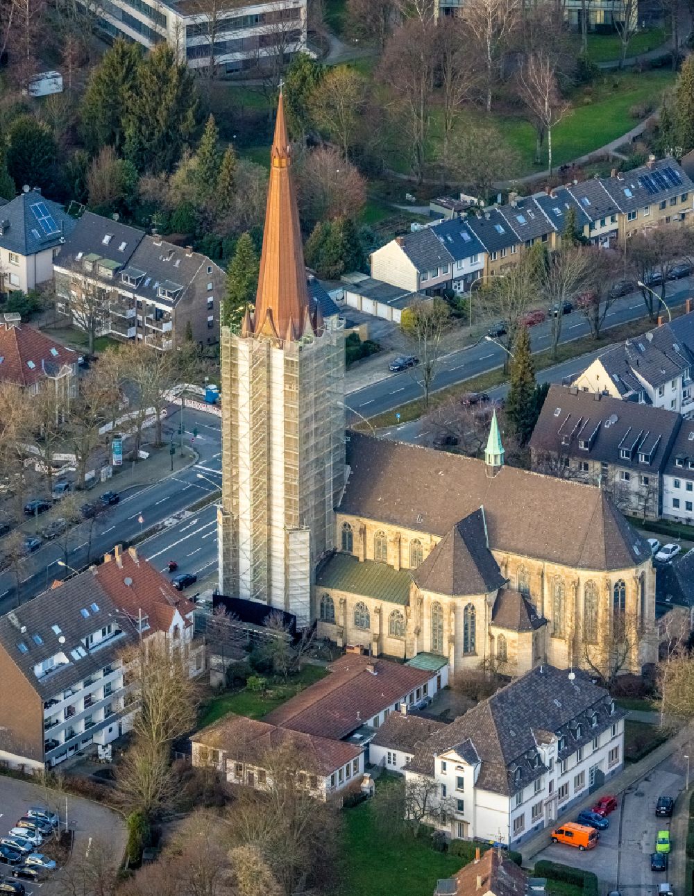 Aerial photograph Essen - Church building St. Hubertus on Toepferstrasse in Essen in the Ruhr area in the state North Rhine-Westphalia, Germany