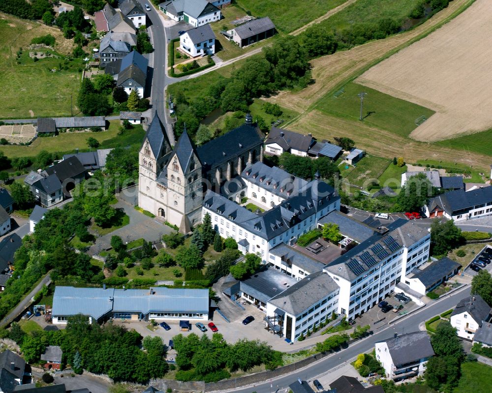Aerial image Ravengiersburg - Church building of the cathedral of the former Collegiate Church of St. Christophorus Hundsrueckdom with the monastery building in Ravengiersburg in Hundsrueck in the state Rhineland-Palatinate, Germany