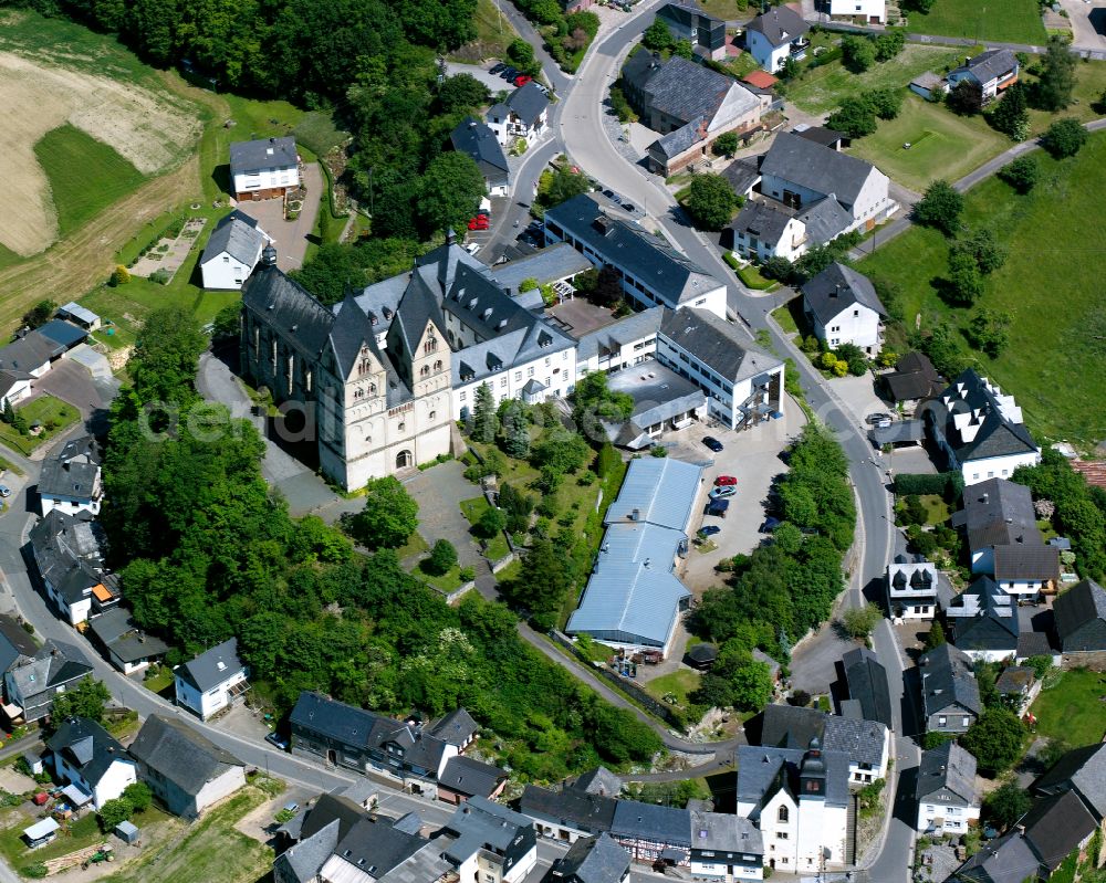 Aerial photograph Ravengiersburg - Church building of the cathedral of the former Collegiate Church of St. Christophorus Hundsrueckdom with the monastery building in Ravengiersburg in Hundsrueck in the state Rhineland-Palatinate, Germany