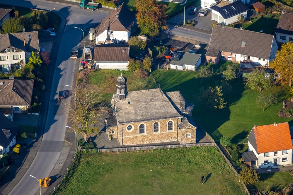 Aerial image Arnsberg - Church building of St. Isidor Kirche on Isidorstrasse in the district Bachum in Arnsberg in the state North Rhine-Westphalia, Germany