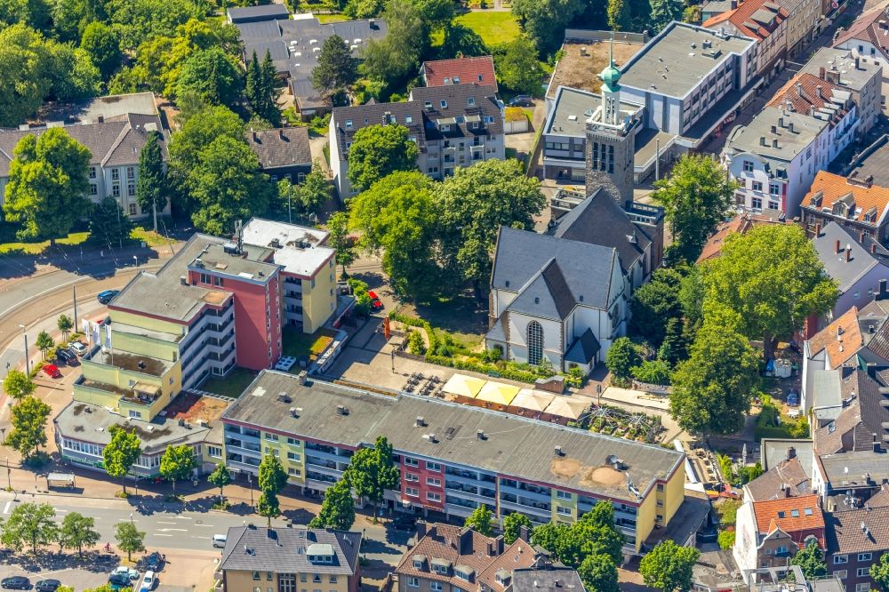 Aerial photograph Herne - Church building of Johanneskirche on Richard-Wagner-Strasse in the district Wanne-Eickel in Herne in the state North Rhine-Westphalia, Germany