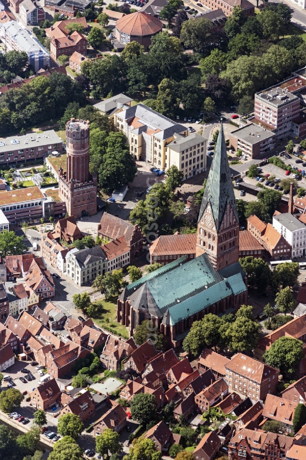 Lüneburg from the bird's eye view: Church building in of St. Johannis in Old Town- center of downtown in Lueneburg in the state Lower Saxony, Germany