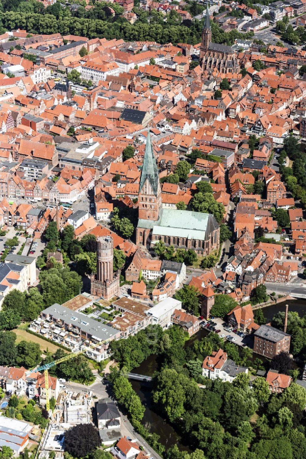 Lüneburg from the bird's eye view: Church building St. Johanniskirche in Lueneburg in the state Lower Saxony, Germany