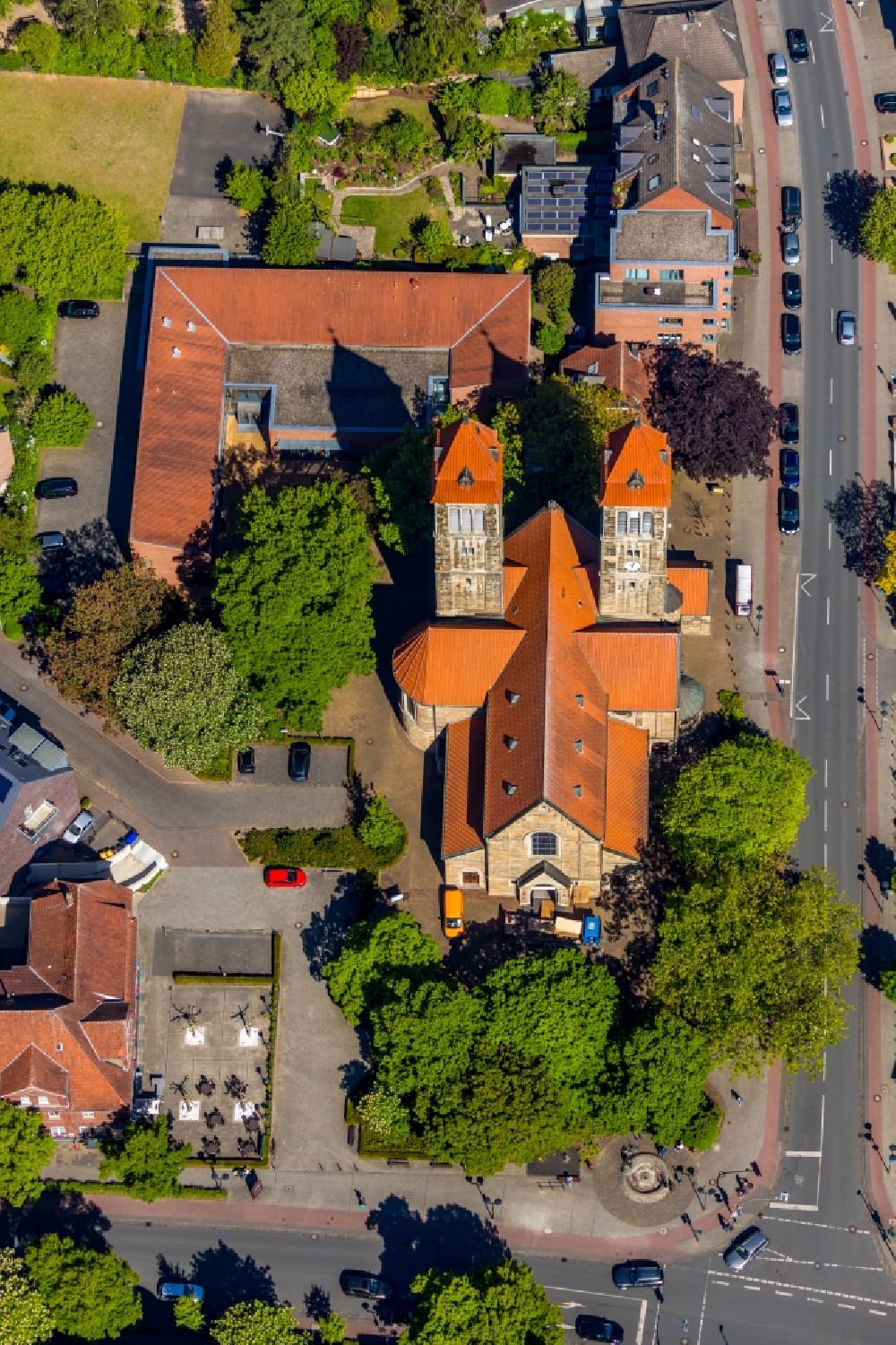 Aerial image Münster - Church building in Kath. Kirche St. Clemens on Hohe Geest Old Town- center of downtown in Muenster in the state North Rhine-Westphalia, Germany