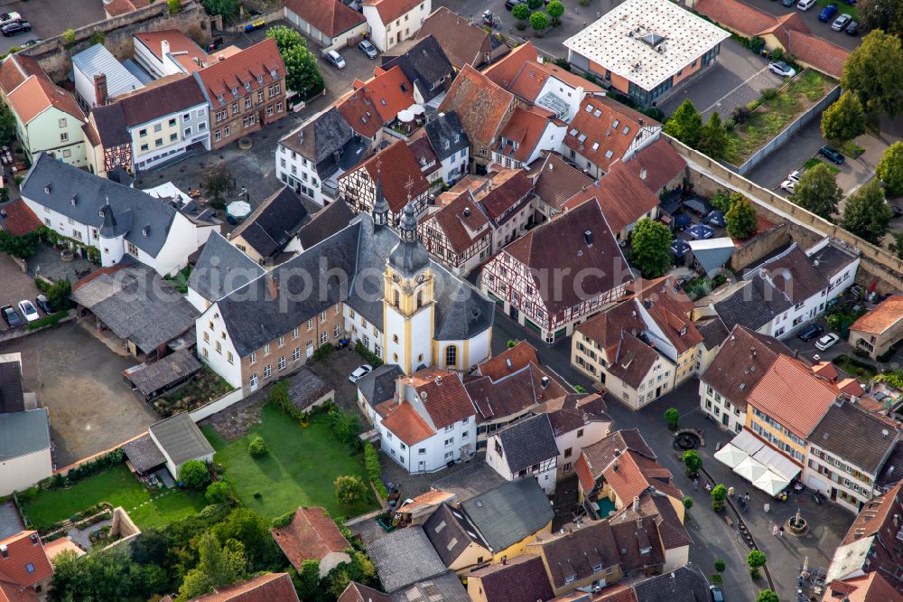 Aerial photograph Meisenheim - Church building of Katholische Pfarrkirche St. Antonius on street Klenkertor in Meisenheim in the state Rhineland-Palatinate, Germany