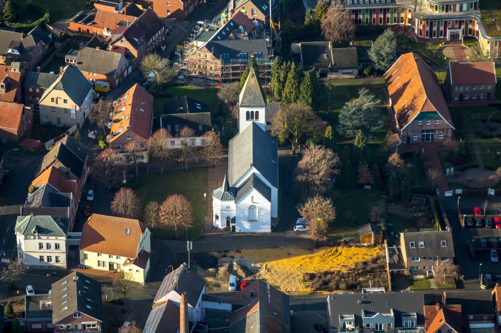 Aerial image Walstedde - Church building of the Catholic parish church of St. Lambertus in Walstedde, North Rhine-Westphalia, Germany