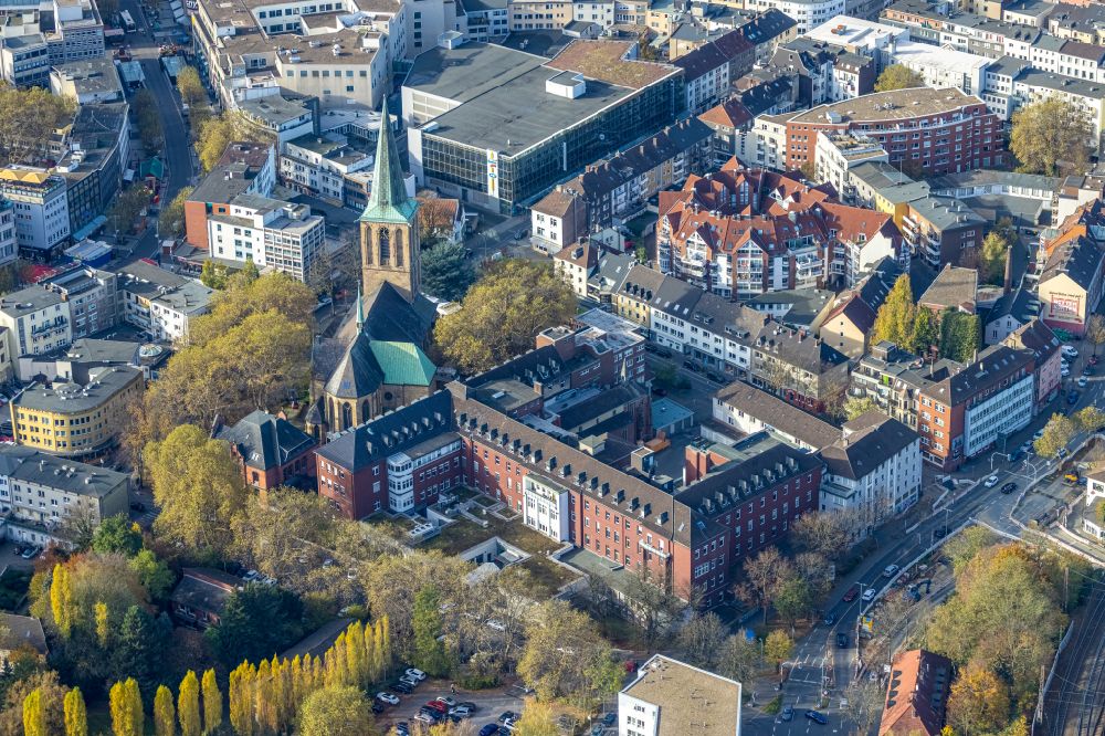 Bochum from above - Church building Katholische Propsteikirche St. Peter and Paul and the clinic of St. Elisabeth-Hospital in the district Innenstadt in Bochum at Ruhrgebiet in the state North Rhine-Westphalia, Germany