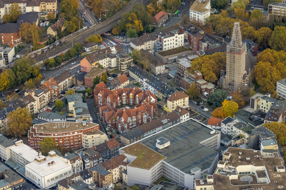 Aerial photograph Bochum - Church building Katholische Propsteikirche St. Peter and Paul and the clinic of St. Elisabeth-Hospital in the district Innenstadt in Bochum at Ruhrgebiet in the state North Rhine-Westphalia, Germany
