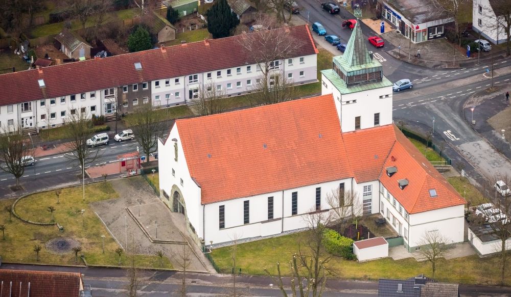 Aerial image Gladbeck - Church building the Catholic Christian king church in Gladbeck in the federal state North Rhine-Westphalia