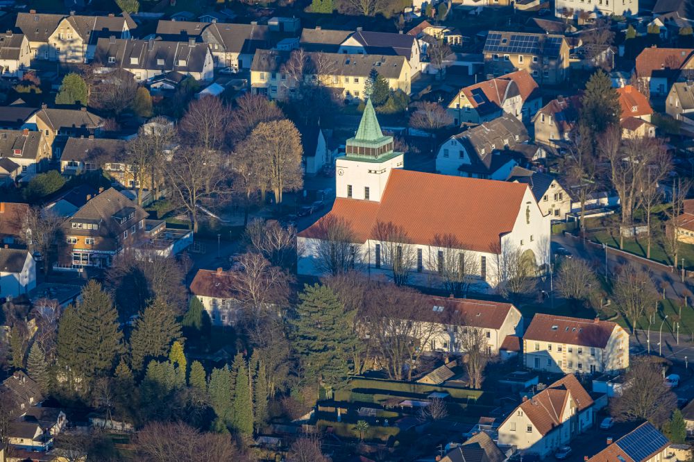 Aerial photograph Gladbeck - Church building the Catholic Christian king church in Gladbeck in the federal state North Rhine-Westphalia