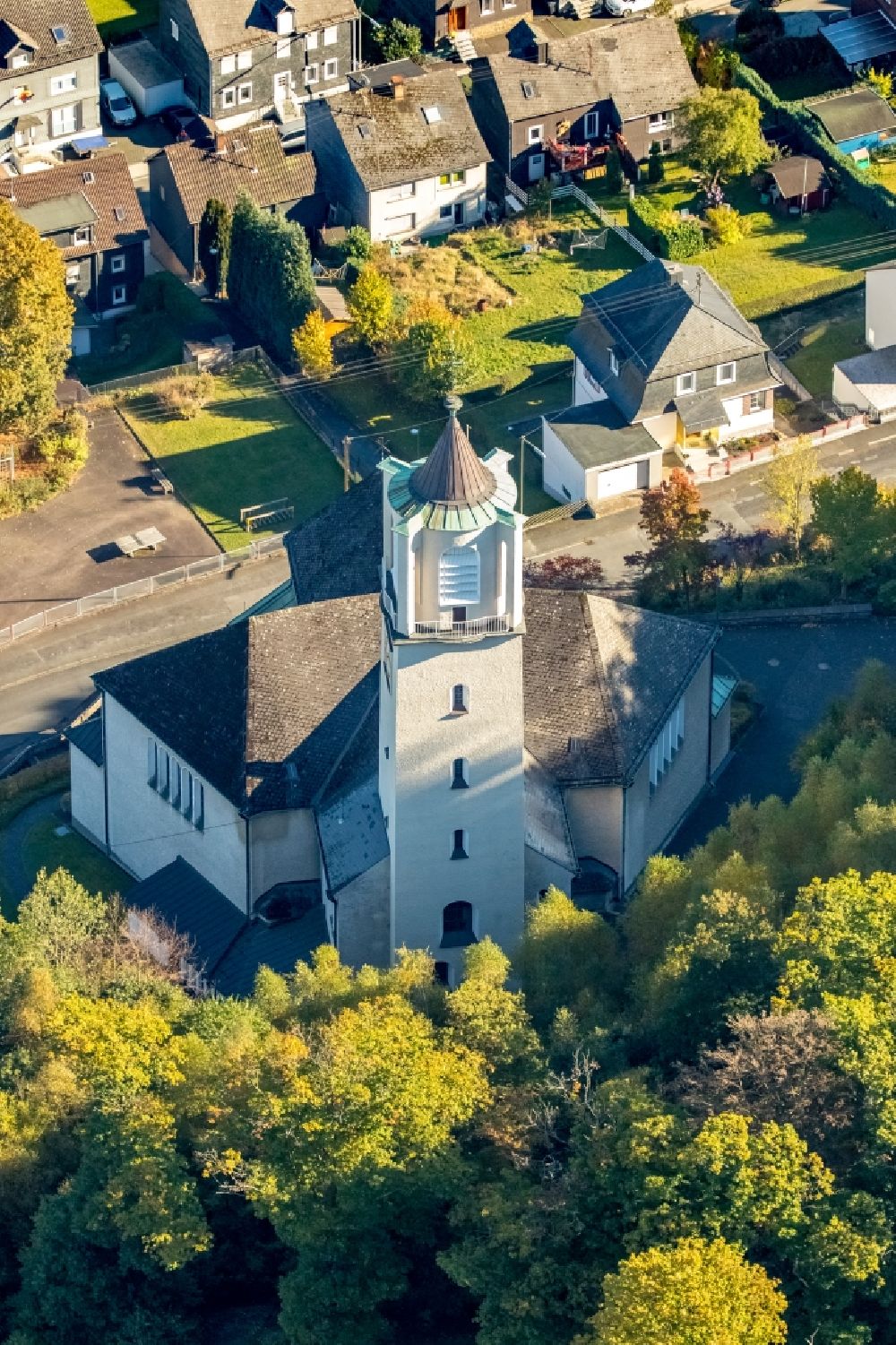 Siegen from the bird's eye view: Church building Katholischen Kirche Eiserfeld in Siegen in the state North Rhine-Westphalia
