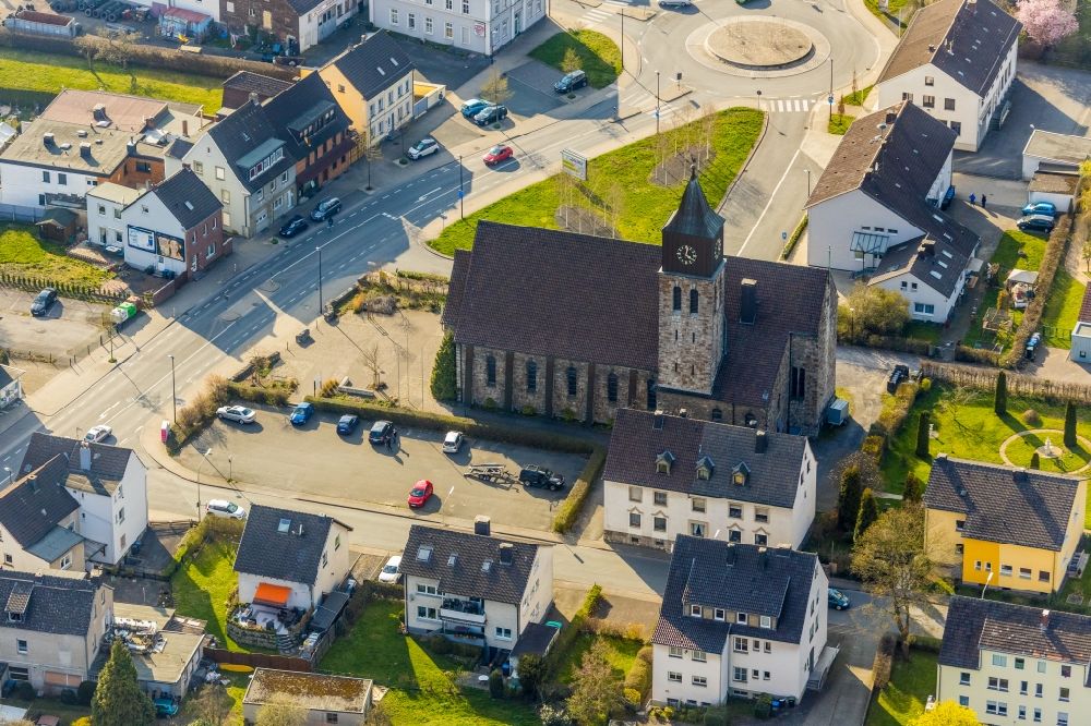 Aerial image Arnsberg - Church building of Katholischen Kirche Heilig Geist on Bahnhofstrasse in Arnsberg in the state North Rhine-Westphalia, Germany