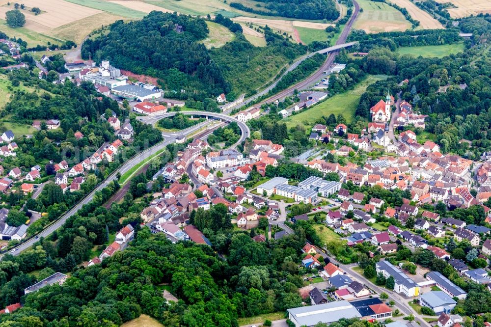 Aerial photograph Winnweiler - Church building of catholic Church Herz Jesu in Winnweiler in the state Rhineland-Palatinate, Germany
