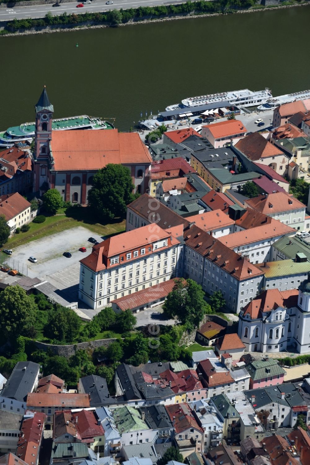 Passau from the bird's eye view: Church building of the Catholic church St Paul in the district Alstadt in Passau in the federal state Bavaria, Germany