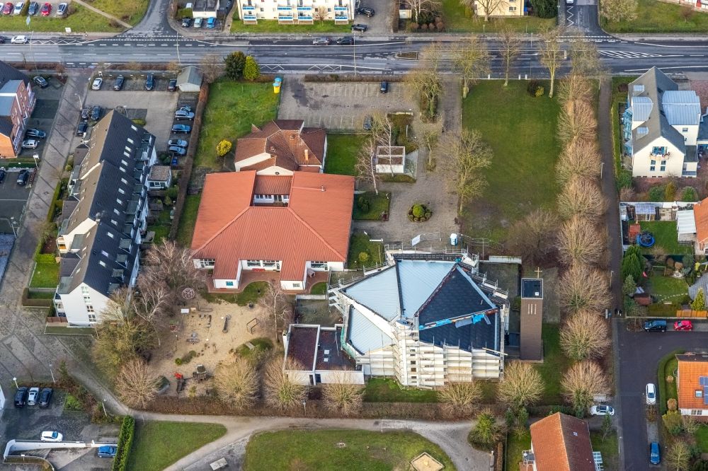 Aerial image Hamm - Church building of Katholisches Pfarront St. Bonifatius on Alter Uentroper Weg in the district Norddinker in Hamm in the state North Rhine-Westphalia, Germany