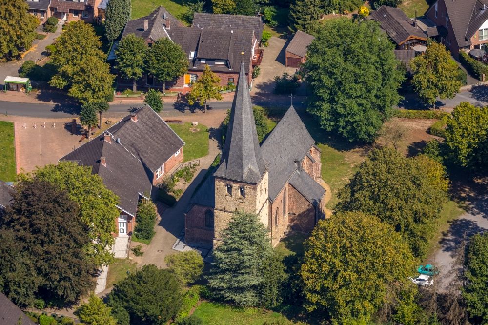 Aerial image Hünxe - Church building of Kirche Drevenack of protestantn parish Drevenack in Huenxe in the state North Rhine-Westphalia, Germany
