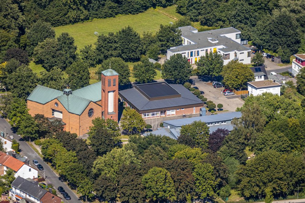 Hamm from above - Church building St. Marien of the Catholic Church Congregation Pope John as well as their community centre midst a residential area in Hamm in the state North Rhine-Westphalia