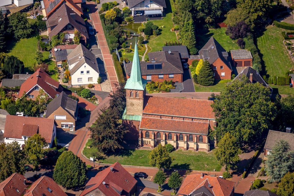 Aerial image Hünxe - Church building of Kirchengemeinde Huenxe in the Dorstener Strasse in Huenxe in the state North Rhine-Westphalia, Germany