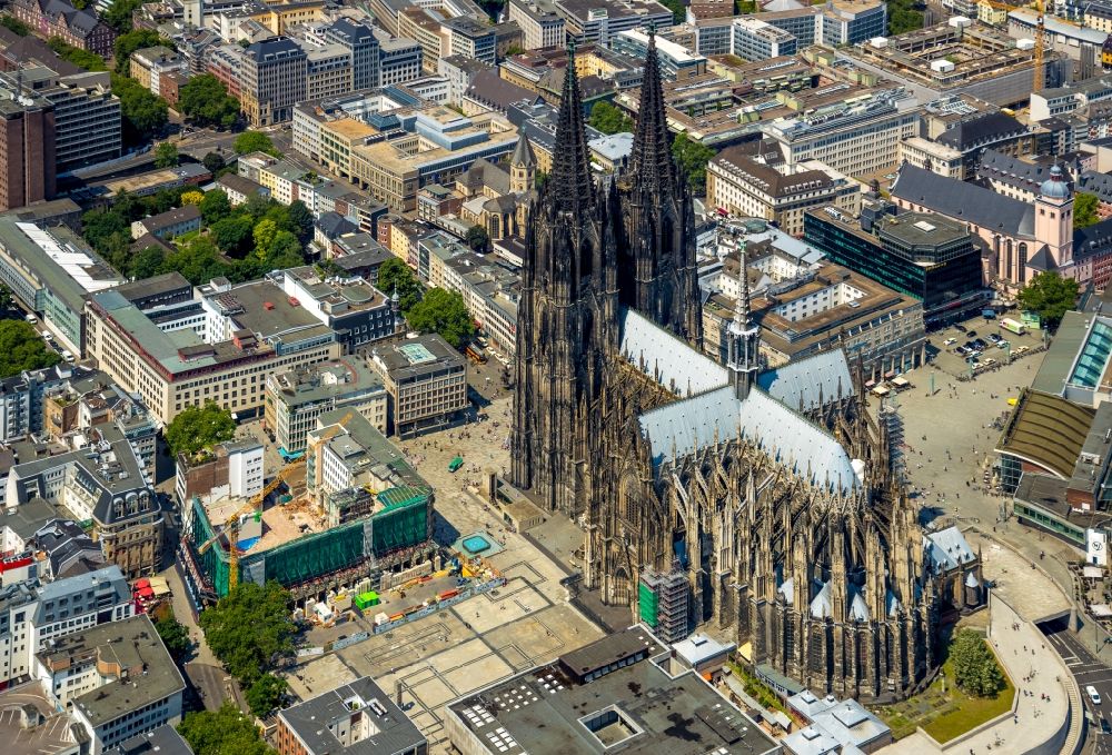 Aerial photograph Köln - Church building Koelner Dom in the old town center in the district Innenstadt in Cologne in the state North Rhine-Westphalia - NRW, Germany