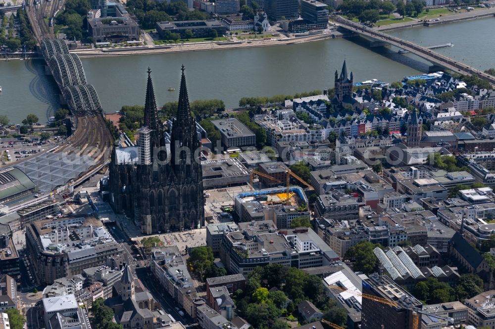 Aerial photograph Köln - Church building Koelner Dom in the old town center in the district Innenstadt in Cologne in the state North Rhine-Westphalia - NRW, Germany