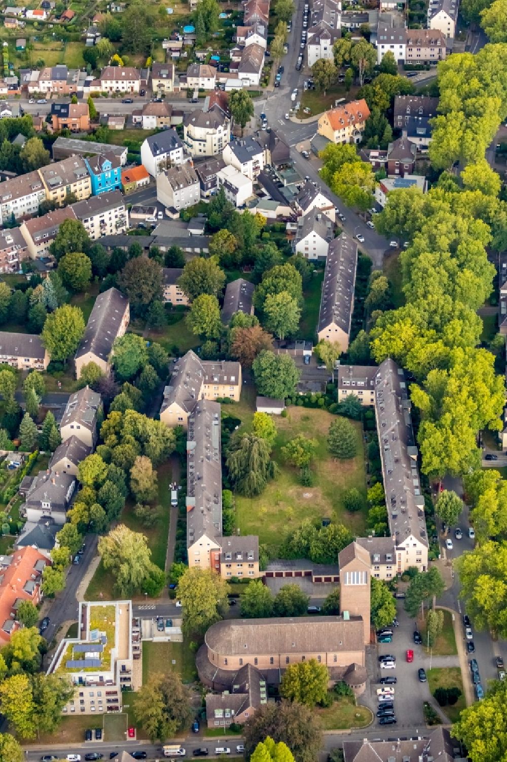 Aerial photograph Bochum - Church building Kolumbarium St.Pius in Bochum in the state North Rhine-Westphalia, Germany