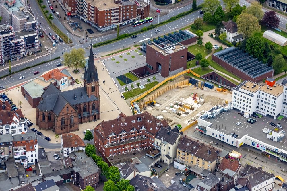 Aerial photograph Herne - Church building in Kreuzkirche Old Town- center of downtown in Herne at Ruhrgebiet in the state North Rhine-Westphalia, Germany